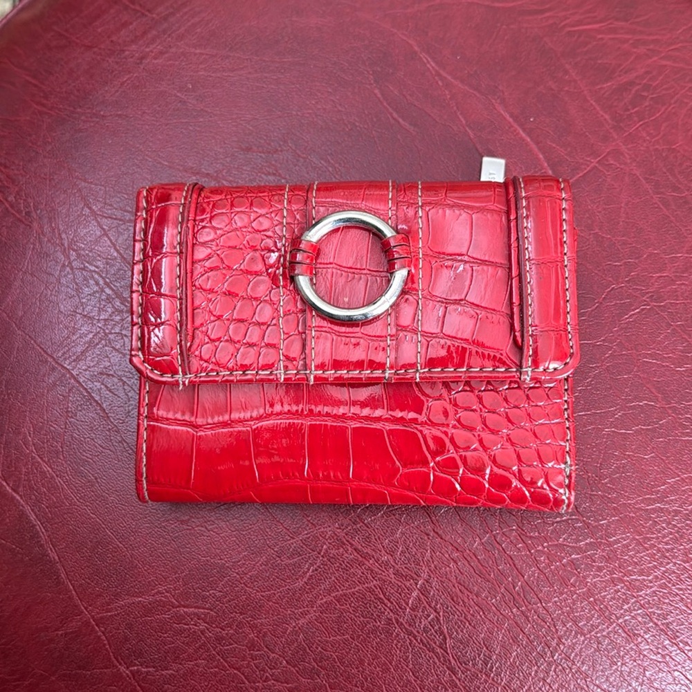 Nine West☆Croc Embossed Leather Wallet
See photos for flaws reflected in price.